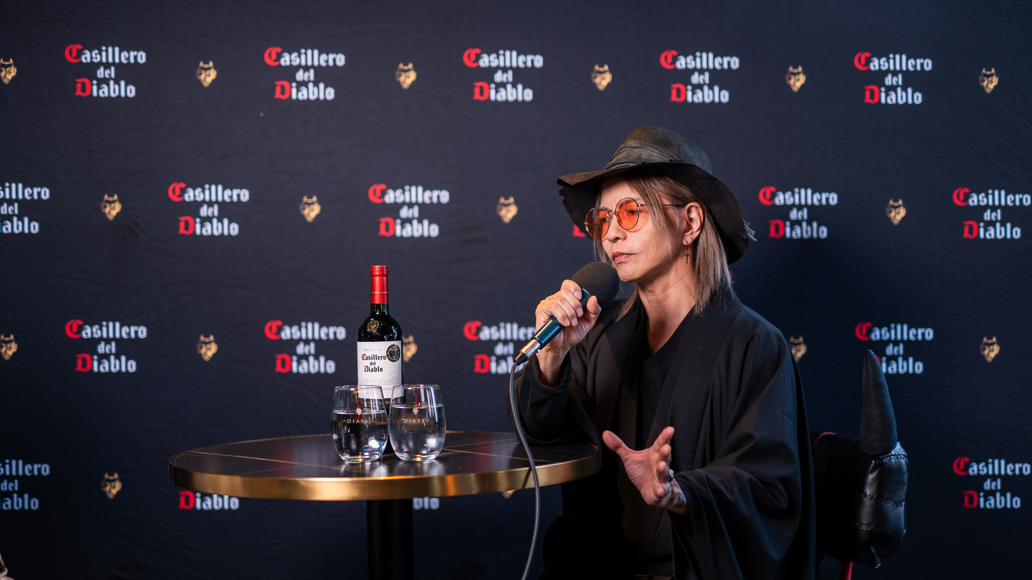 HYDE junto a Casillero del Diablo