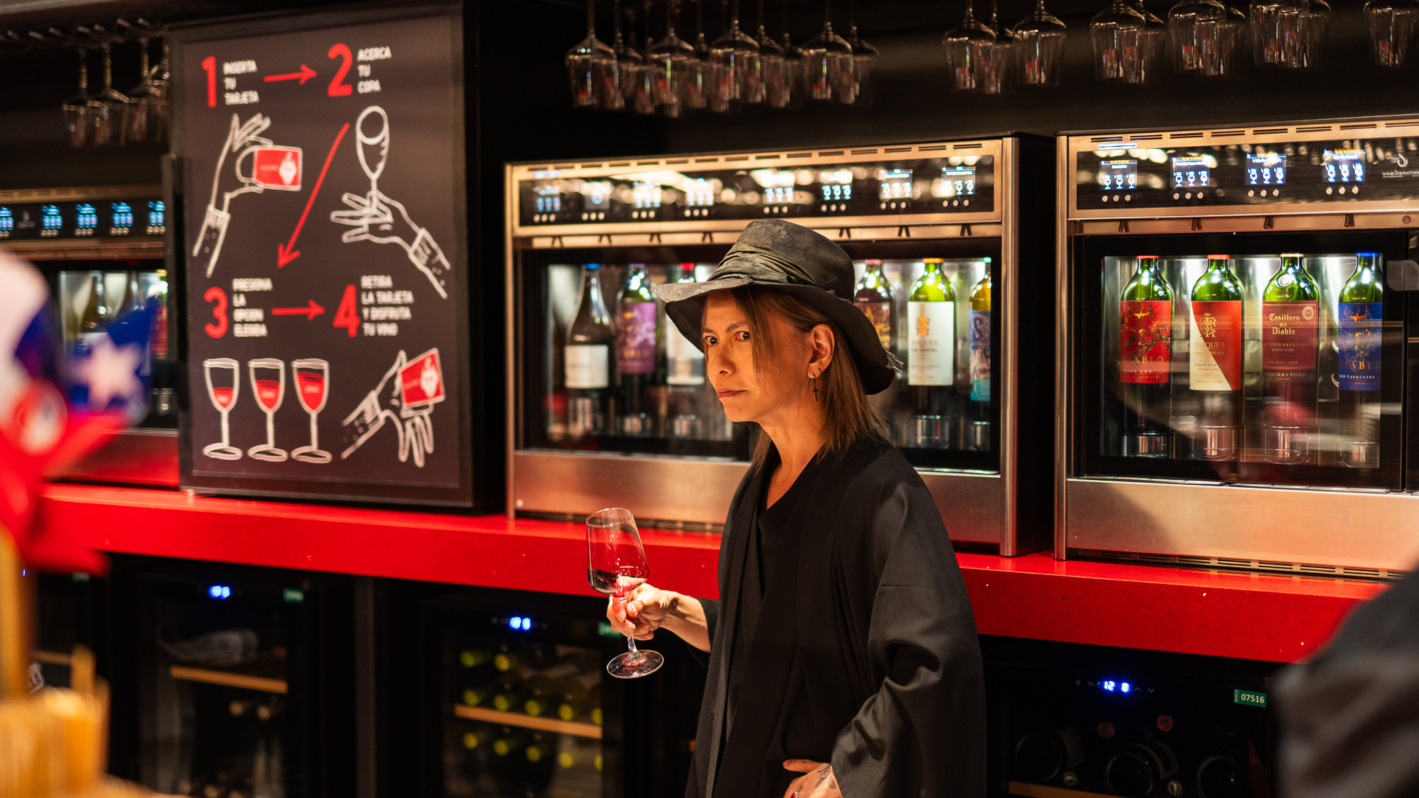 HYDE junto a Casillero del Diablo