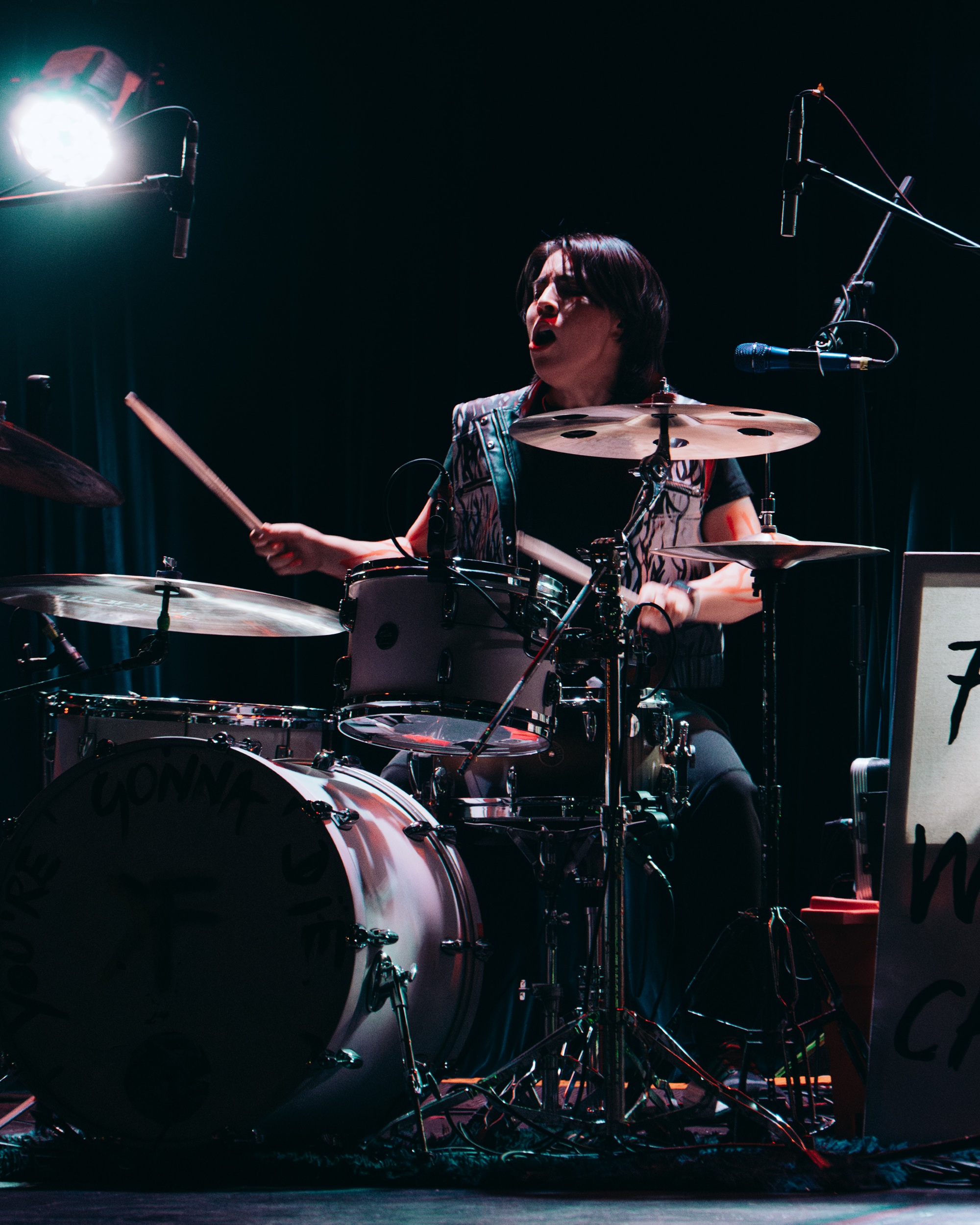 Frank's White Canvas - Lanzamiento "This Will Hurt, This Will Heal"