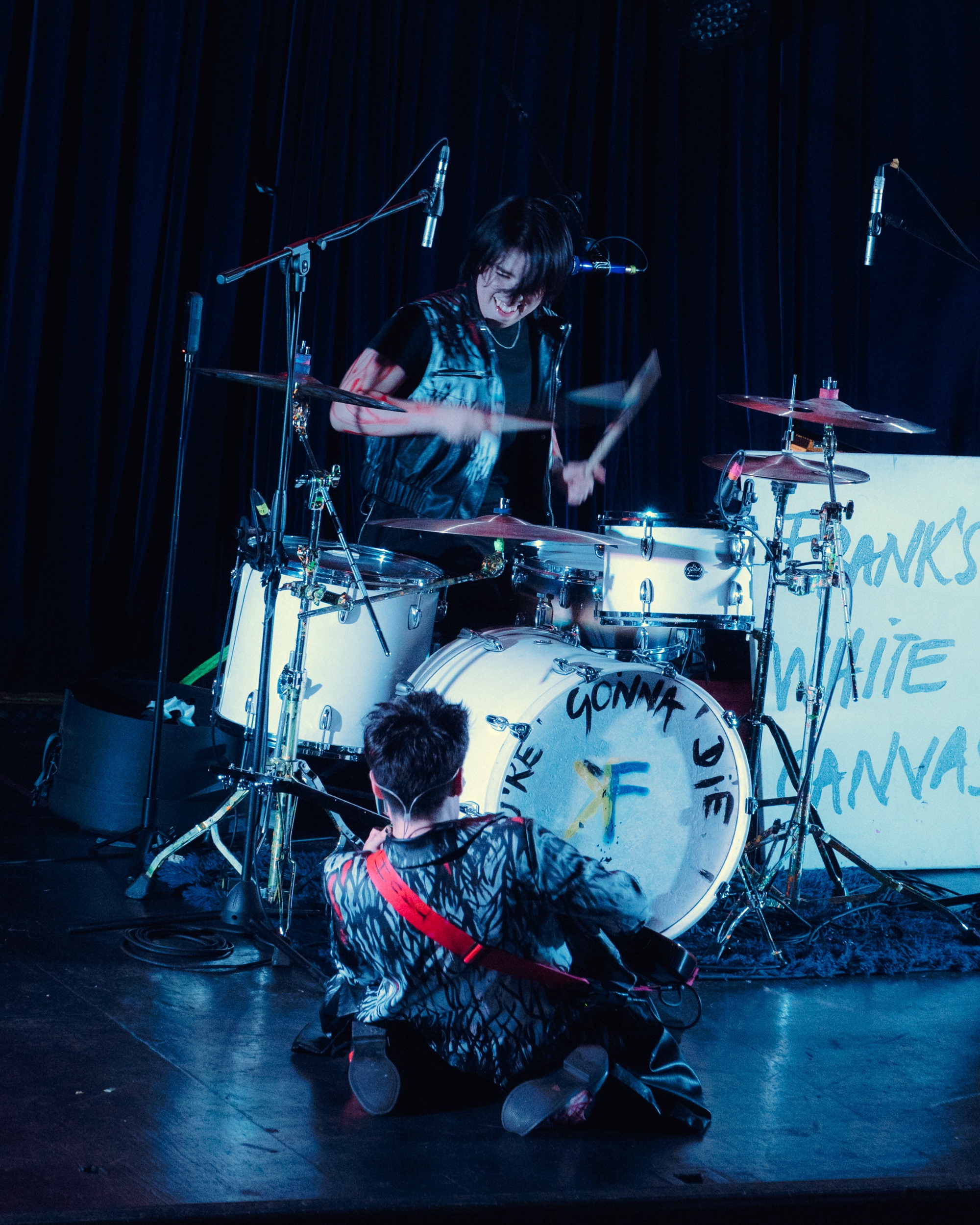 Frank's White Canvas - Lanzamiento "This Will Hurt, This Will Heal"