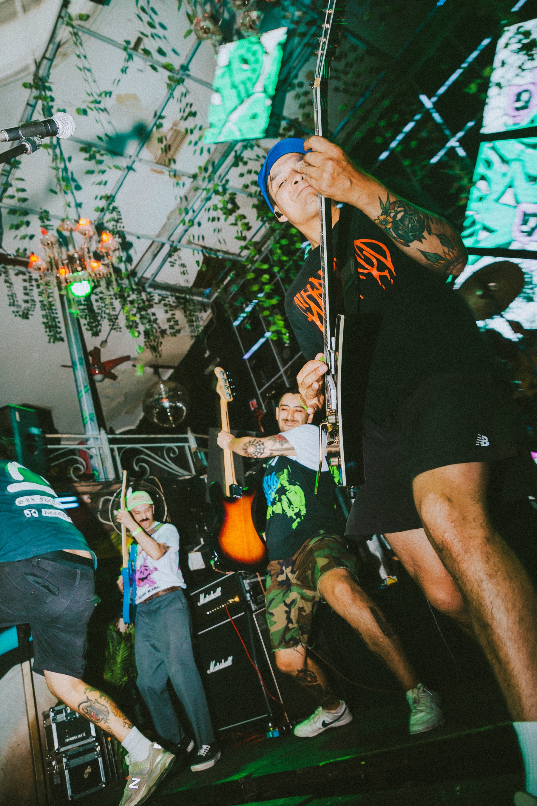 Glitterer - Febrary Tour