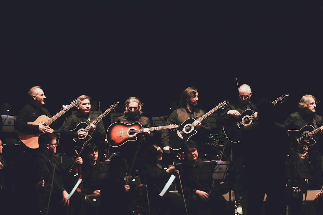 The League of Crafty Guitarists & Orquesta de Cámara de Santiago