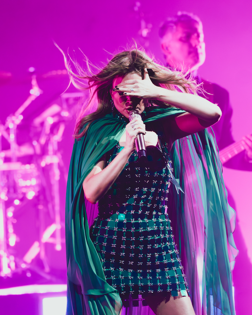 Nicole - Dame Luz Tour