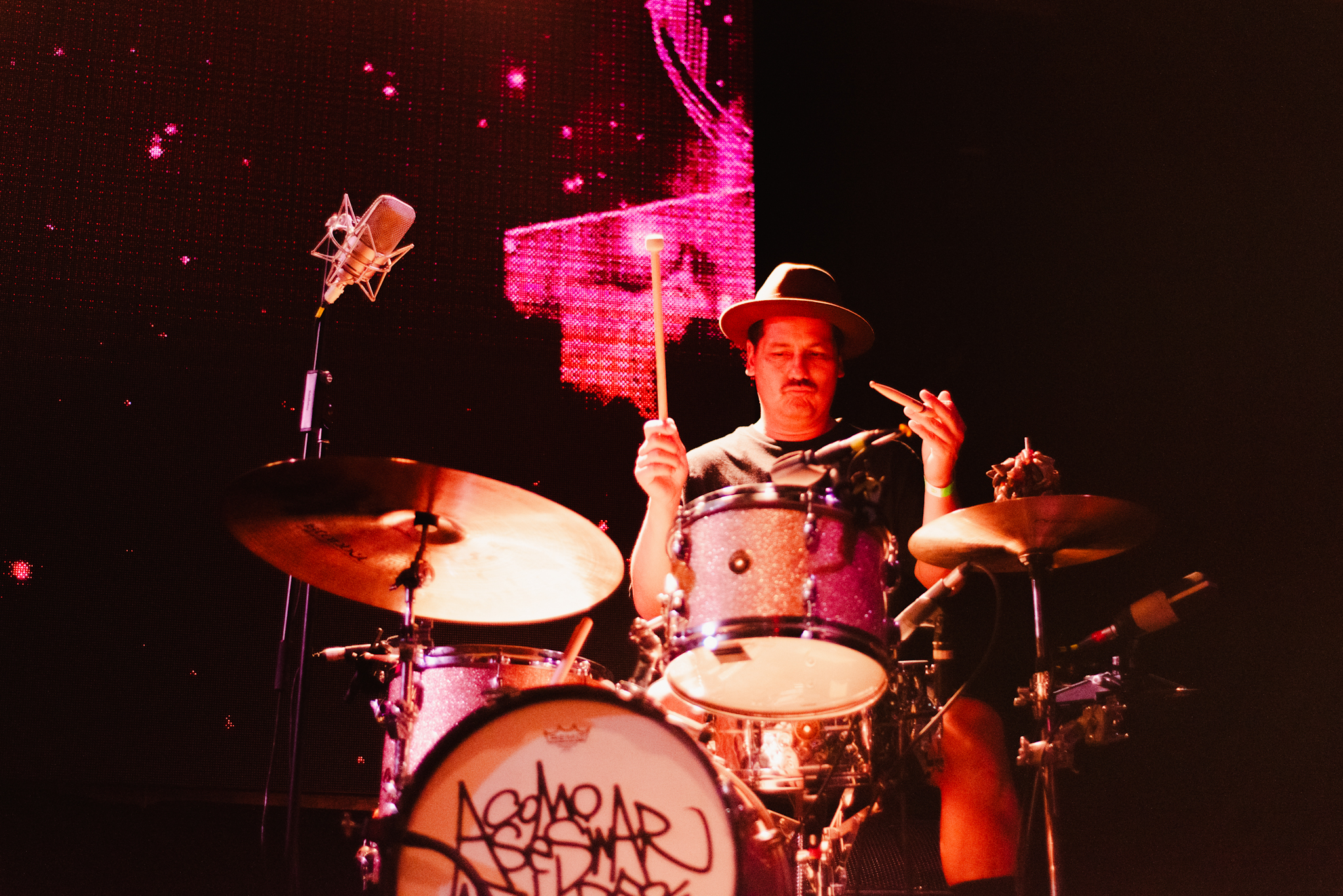 Tenemos Explosivos & Cómo Asesinar a Felipes