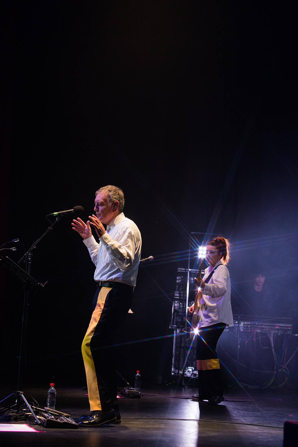 Electrodomésticos - Lanzamiento "Mirar la Luz"