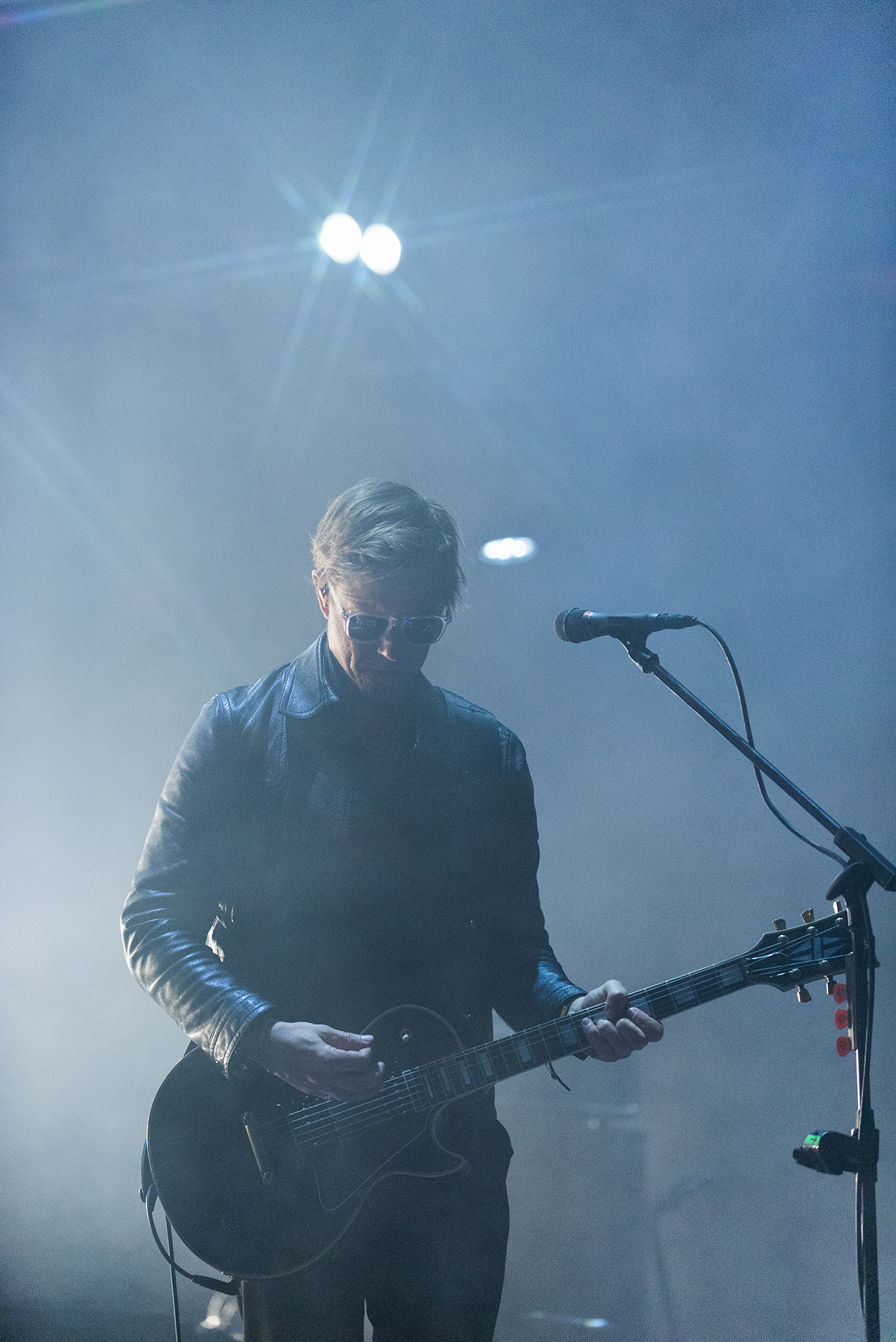 Interpol - "Turn on the Bright Lights" y "Antics"