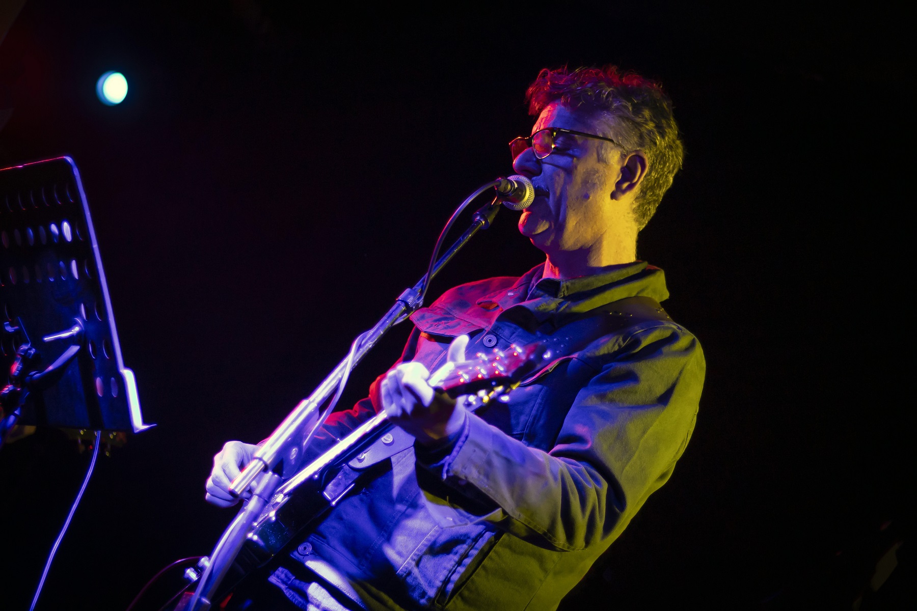 González y Los Asistentes - Casa de Salud