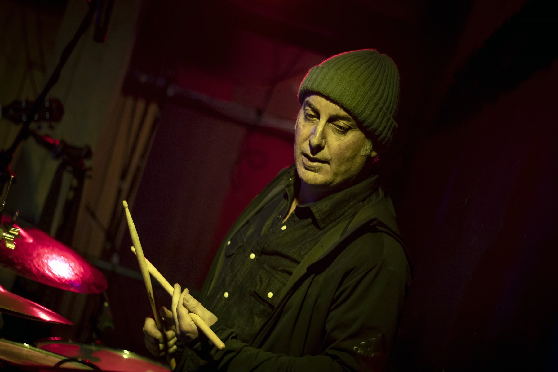 González y Los Asistentes - Casa de Salud