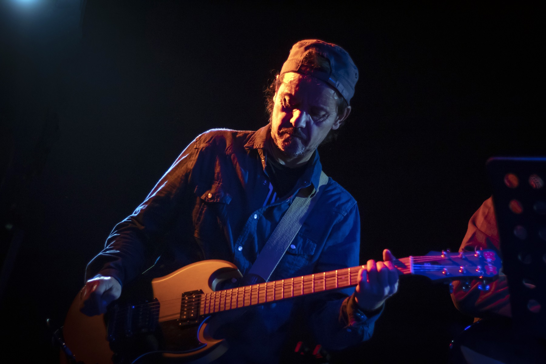 González y Los Asistentes - Casa de Salud