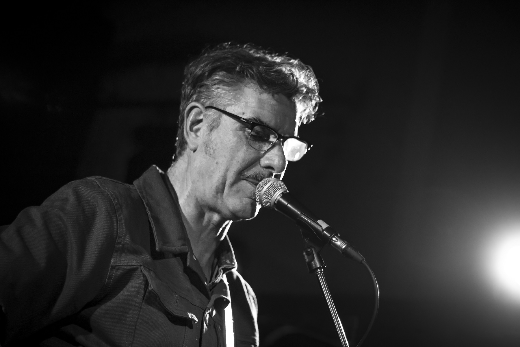 González y Los Asistentes - Casa de Salud