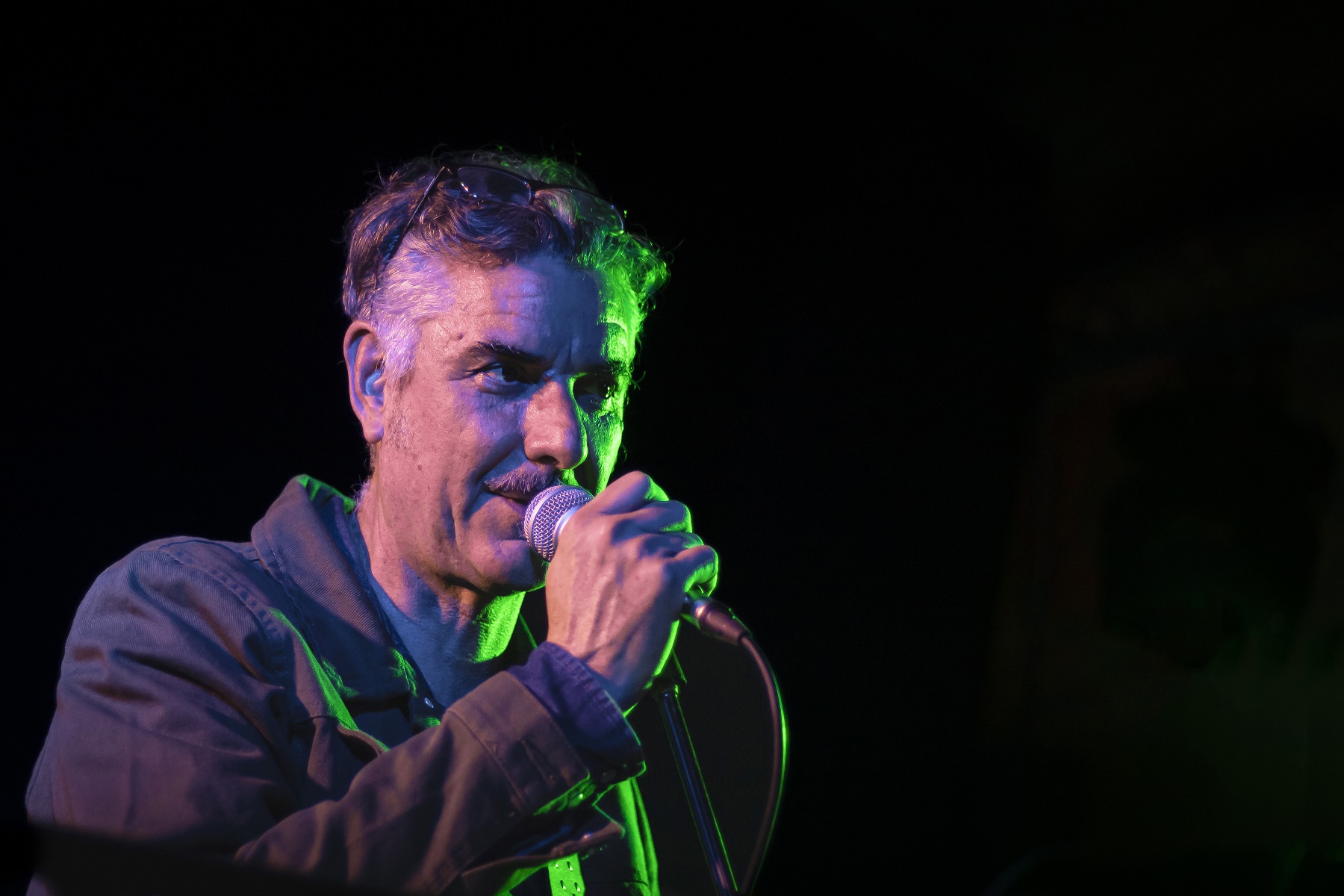 González y Los Asistentes - Casa de Salud