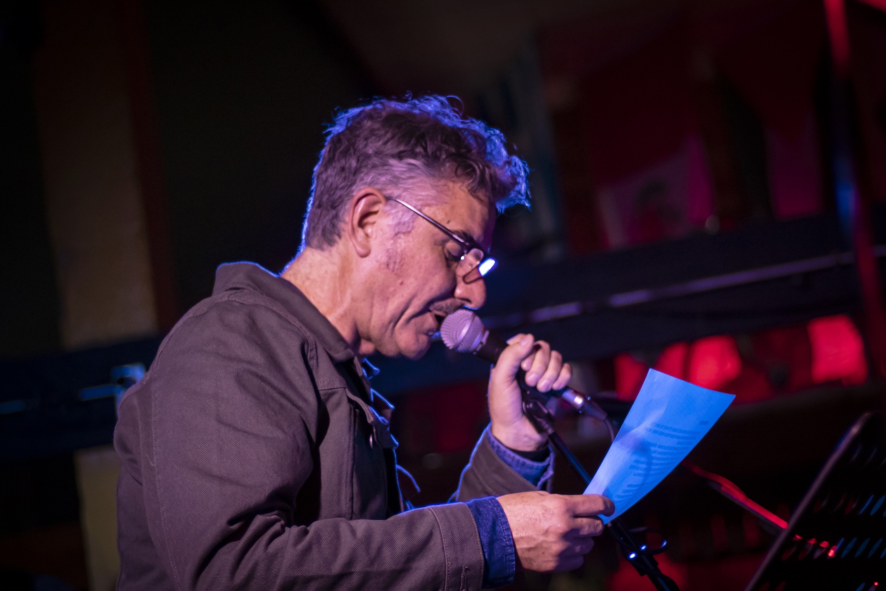 González y Los Asistentes - Casa de Salud