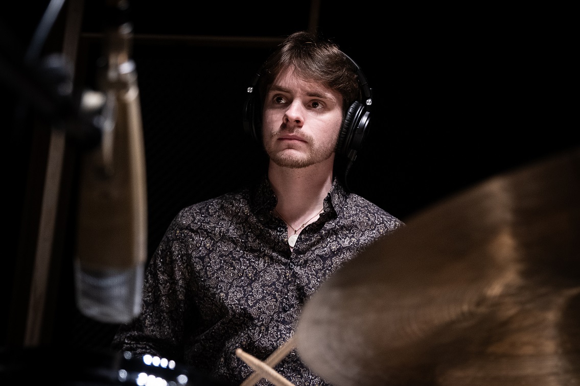 Baterista y compositor francés Adrien Bernet se presenta gratis en Santiago