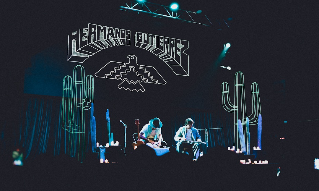 Hermanos Gutiérrez: Un viaje por los sonidos del cosmos