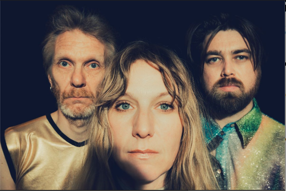 Hedvig Mollestad revela detalles de su nueva banda 