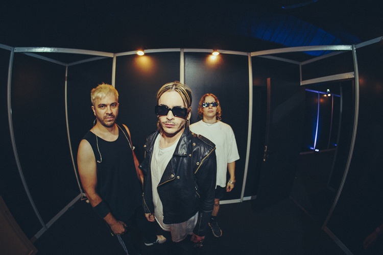 Airbag: Bailando en el infierno