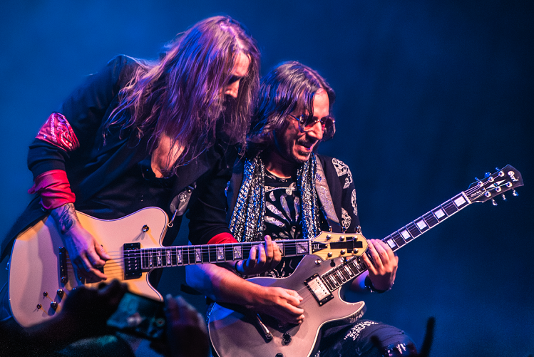 Mägo de Oz: Una noche mágica bajo la lluvia