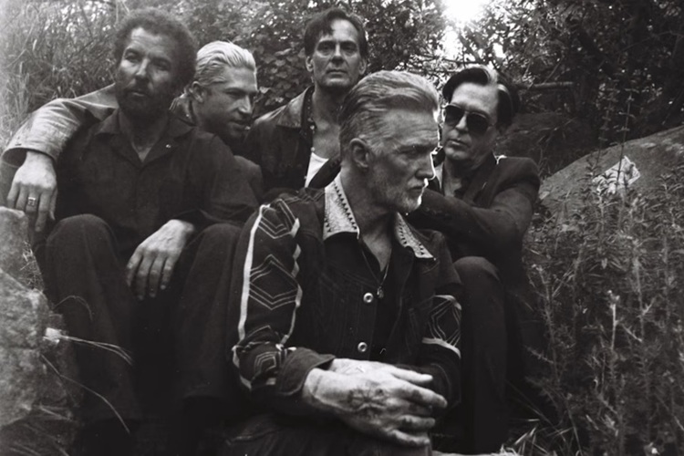 'Where The Goth Girls At?': Queens of the Stone Age estrena single