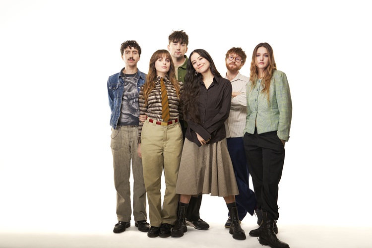 Black Country, New Road: Himnos como afectos en tiempos de tempestad