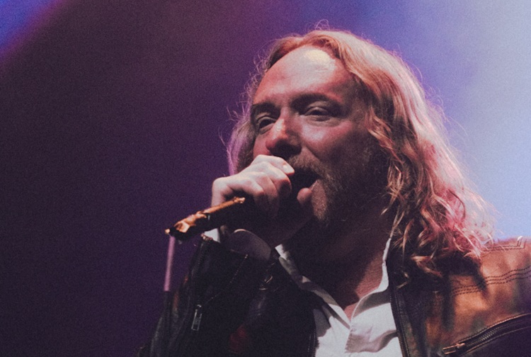 Cemetery Skyline: Oscuridad, poder y emoción