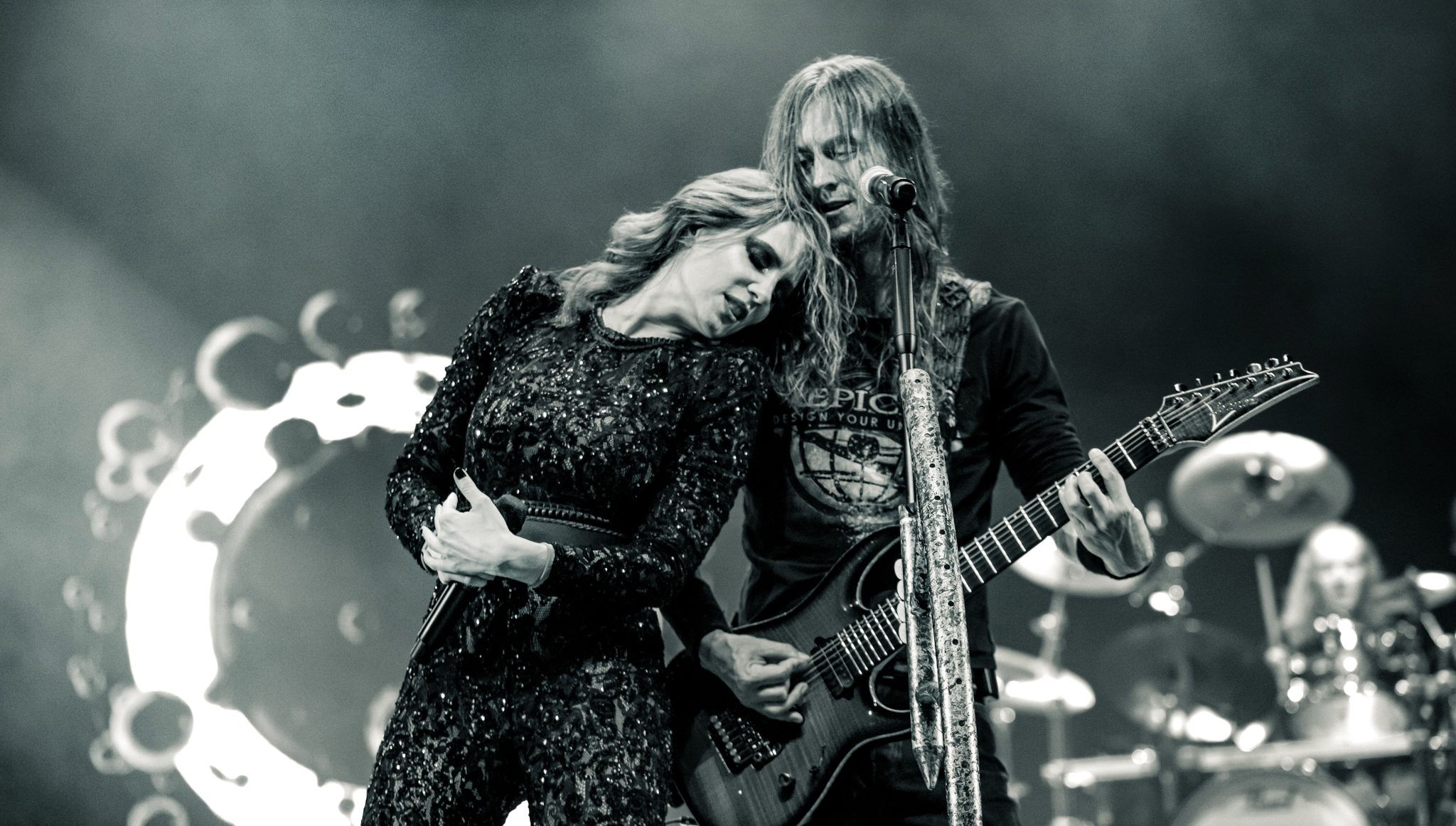 Epica regresa a Medell�n con un show inolvidable y vibrante