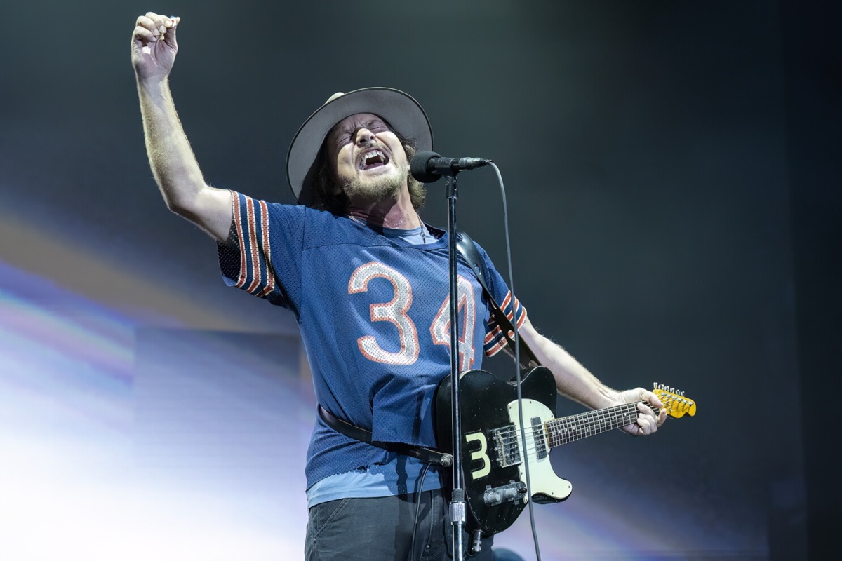 Eddie Vedder presenta una nueva canción frente a Obama