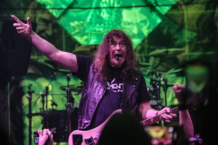 Raven: Una noche de Heavy Metal a la vieja escuela