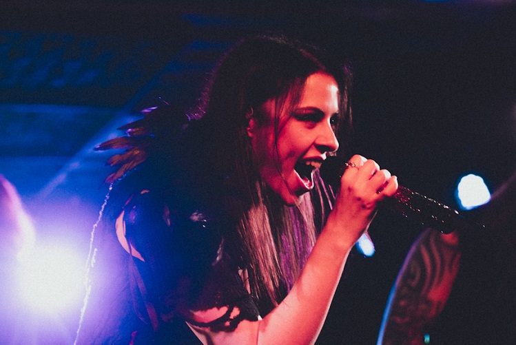 Beyond The Black: De las sombras al horizonte chileno