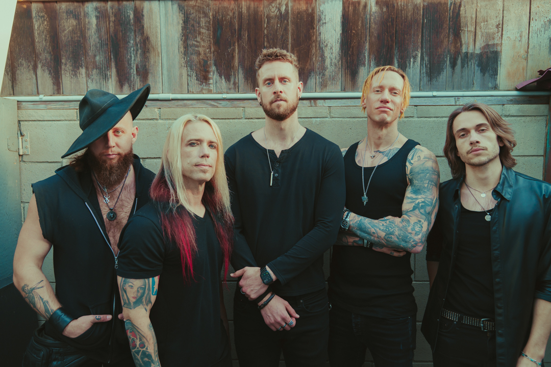 Velvet Chains lanza nuevo single: 'Hurt Me'