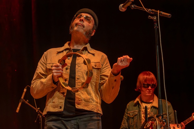 Libros, música y nostalgia: El lado literario de Joel Gion