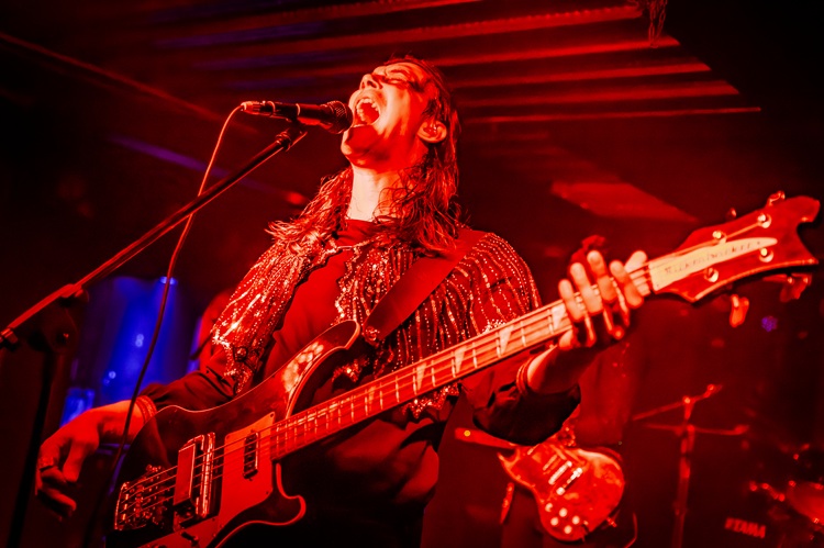 Hällas: Jinetes espaciales