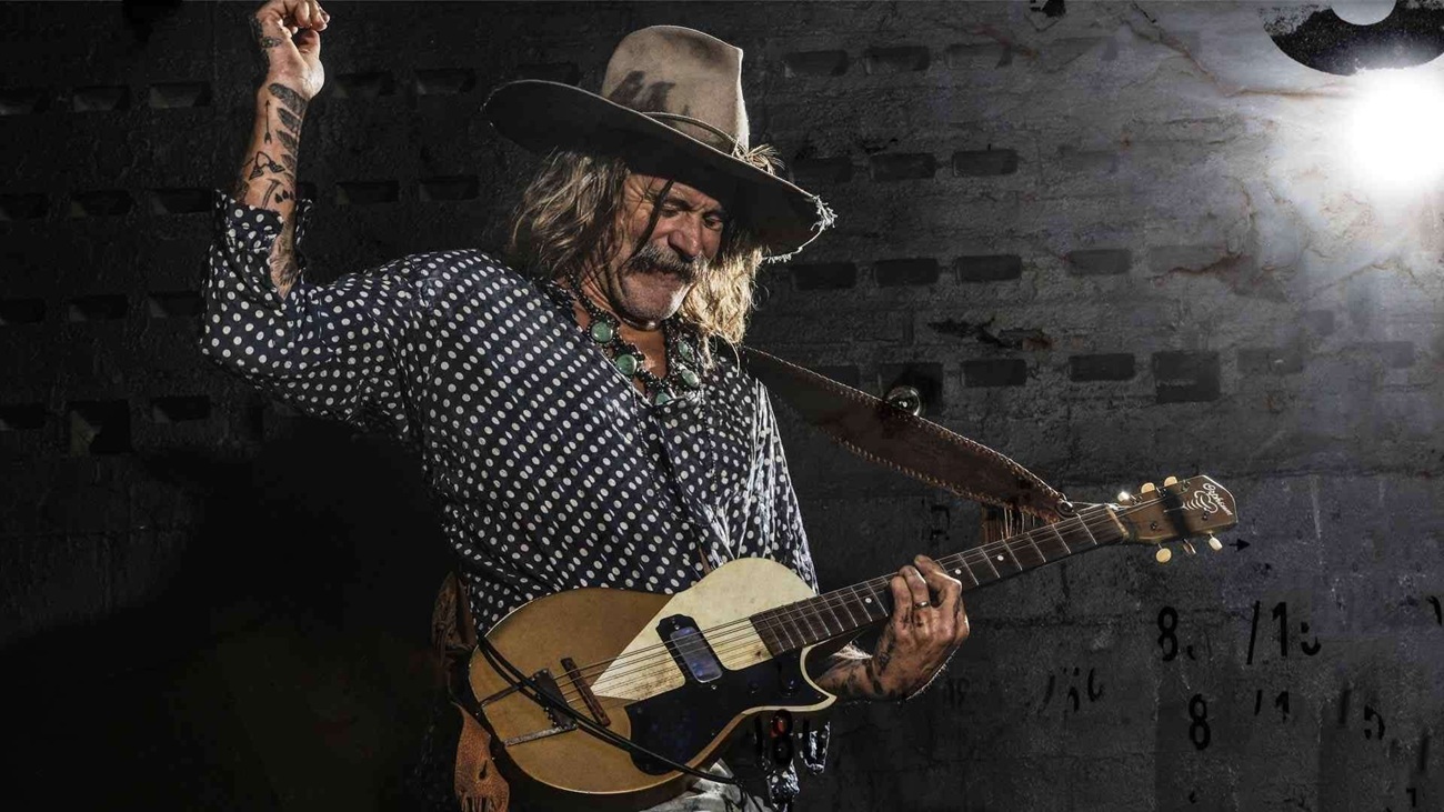 Donavon Frankenreiter suma presentación en Santiago