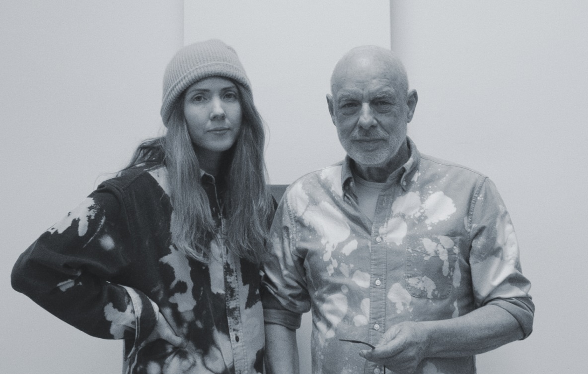 Brian Eno y Beatie Wolfe agendan su tercera colaboración del año