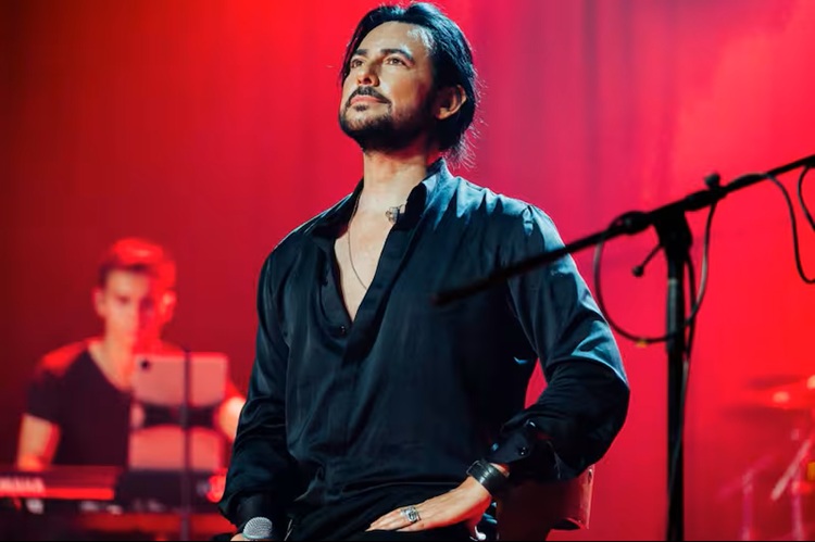 Beto Cuevas inicia una nueva etapa con '¡Respira!'