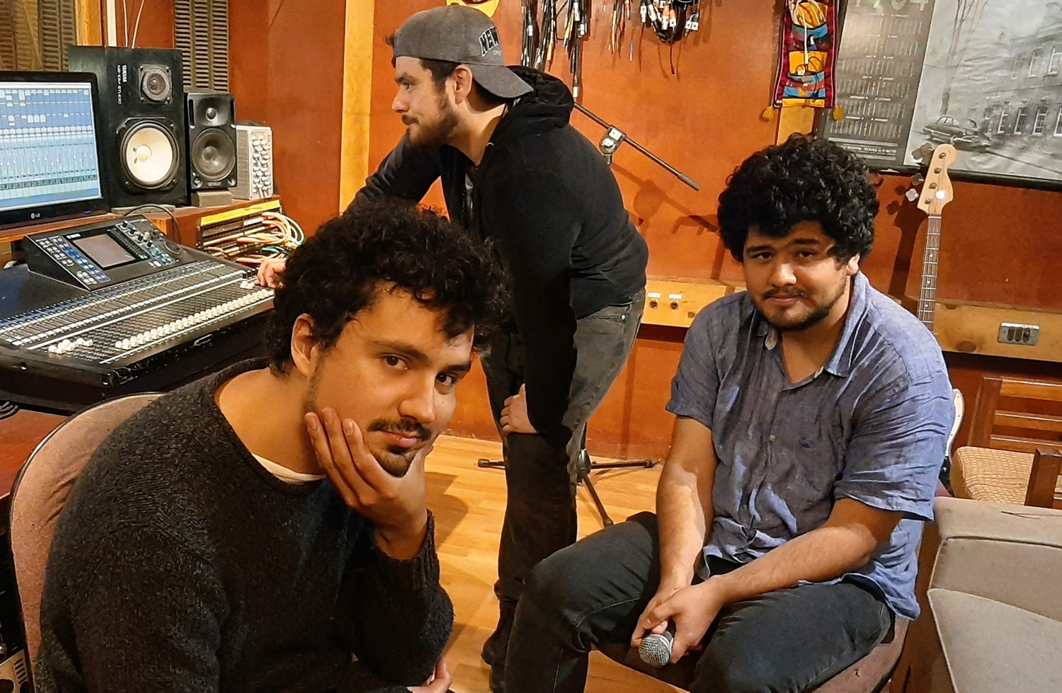 Estropajos adelanta su álbum debut con 'Prometida Alcalina'