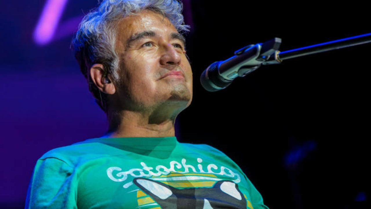 Escuchando Radio: Lanzan libro de conversaciones musicales con Jorge González
