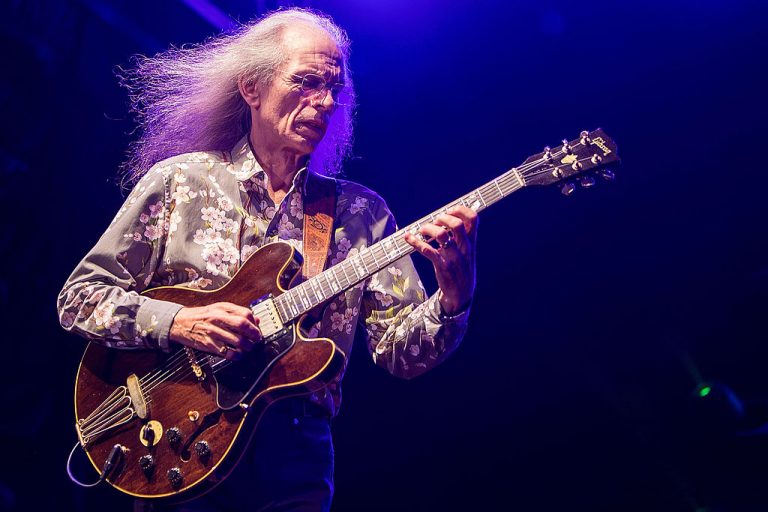 Steve Howe lanza el volumen 7 de su serie 