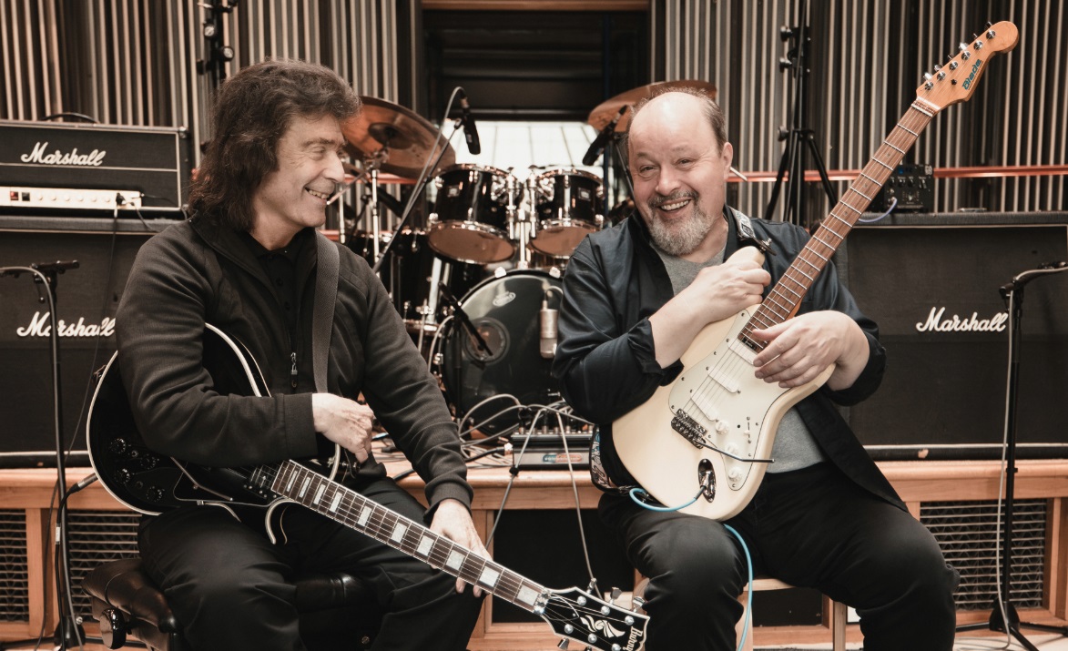 Steve Hackett y Steve Rothery comparten el primer avance de su colaboración ''The Roaring Sea''