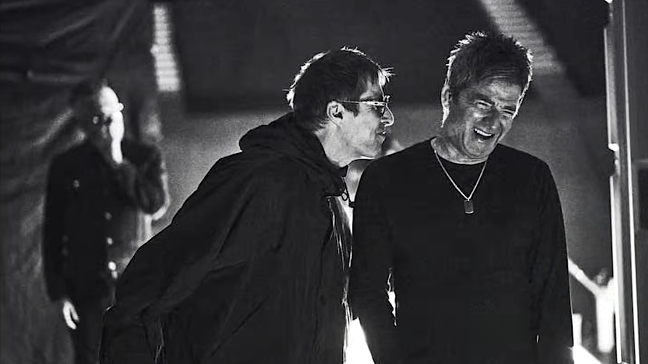 Oasis anuncia libro oficial de su gira de reunión