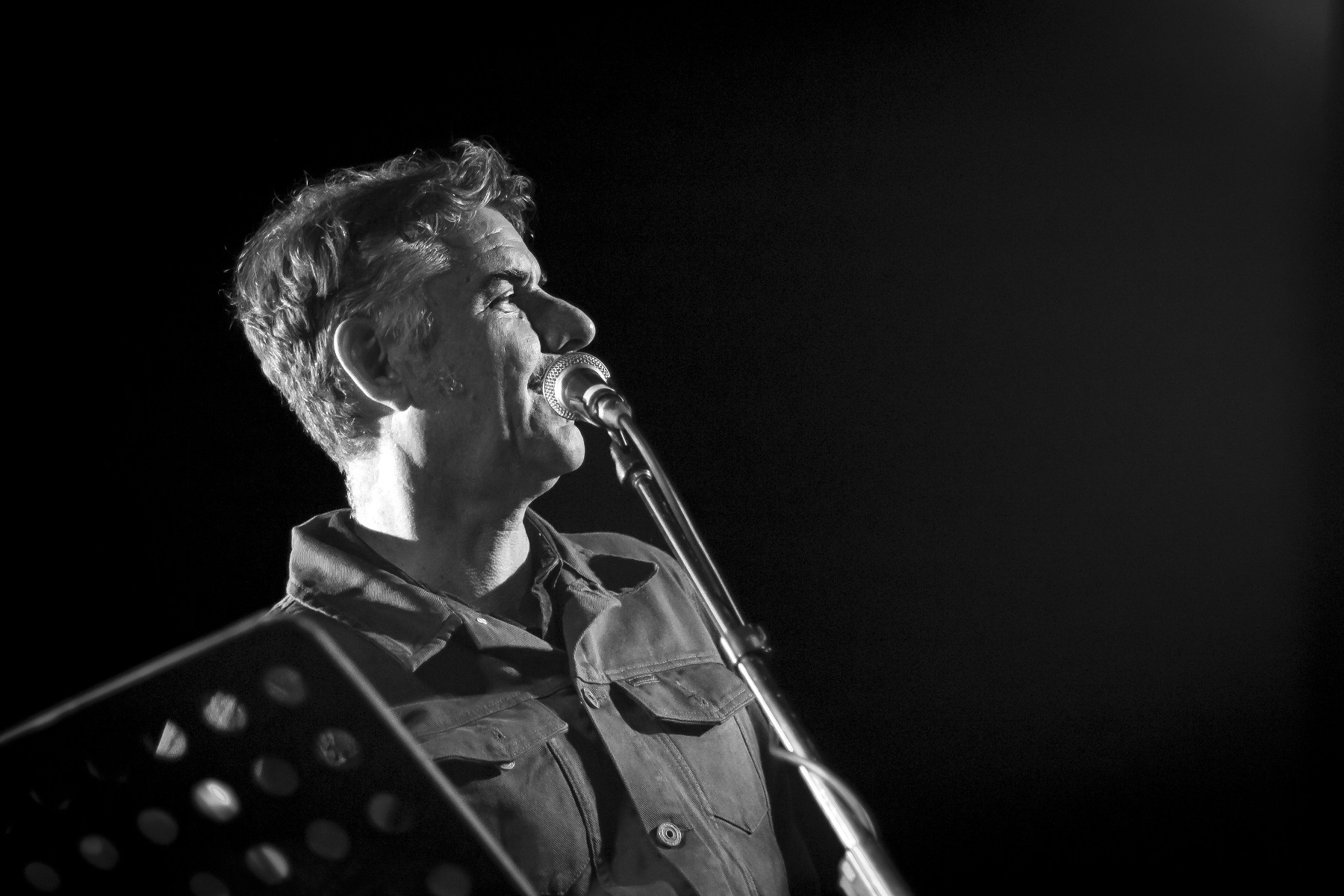 González y Los Asistentes - Casa de Salud