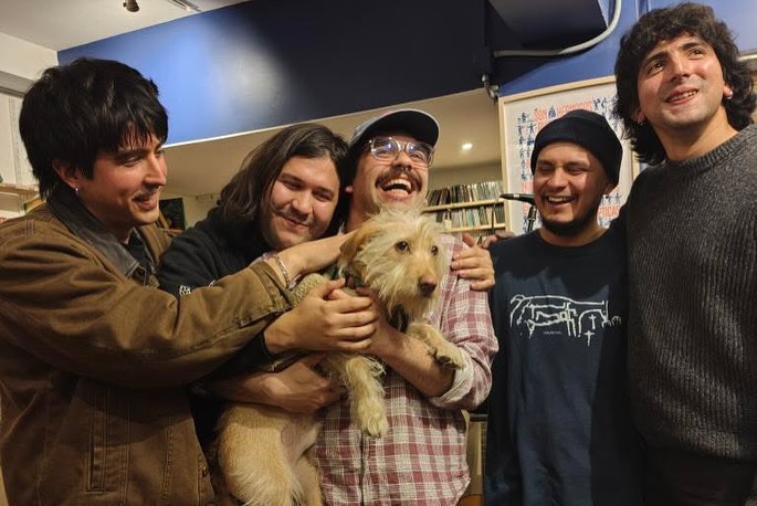 En la mesa con Frucola Frappé, Fosfenos y Los Refrescos