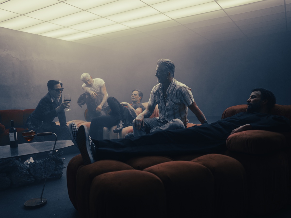 Queens of the Stone Age lanza 'Run Away from the Mob'