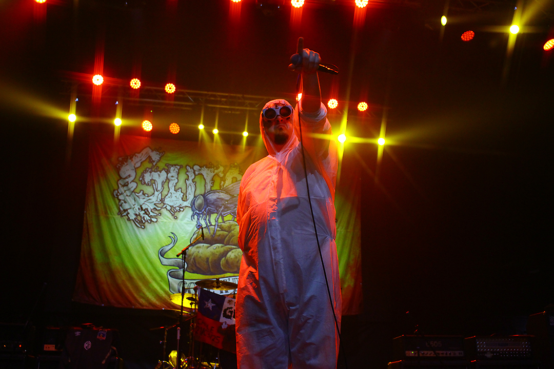 Gutalax: Cacofon�a de Grind, Papel Higi�nico y Descontrol