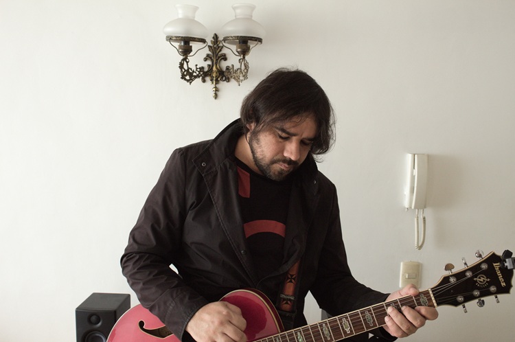 Roalonso estrena 'Las Aguas Mansas' y 'En Buenas Manos'