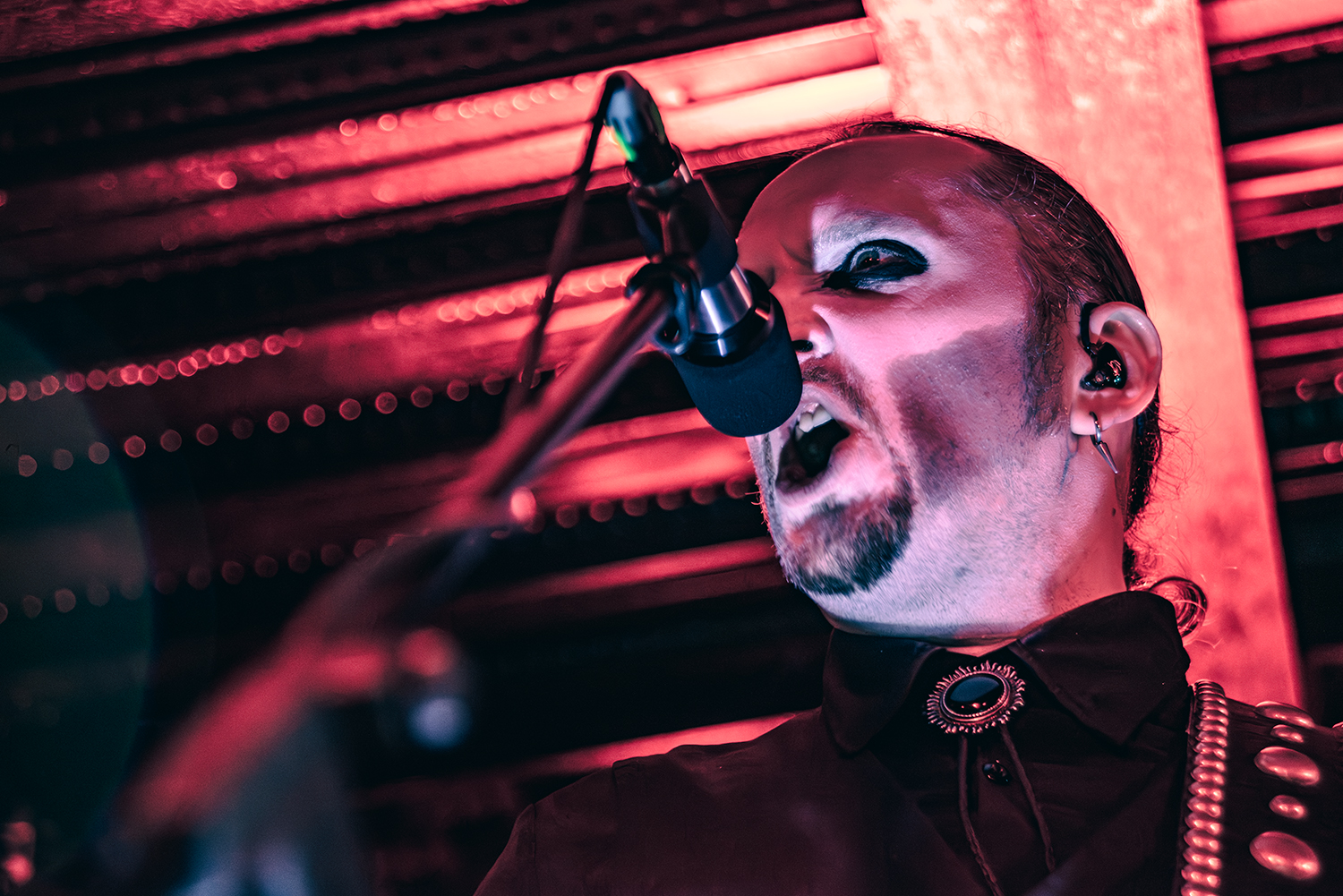 Tribulation: Desde las sombras