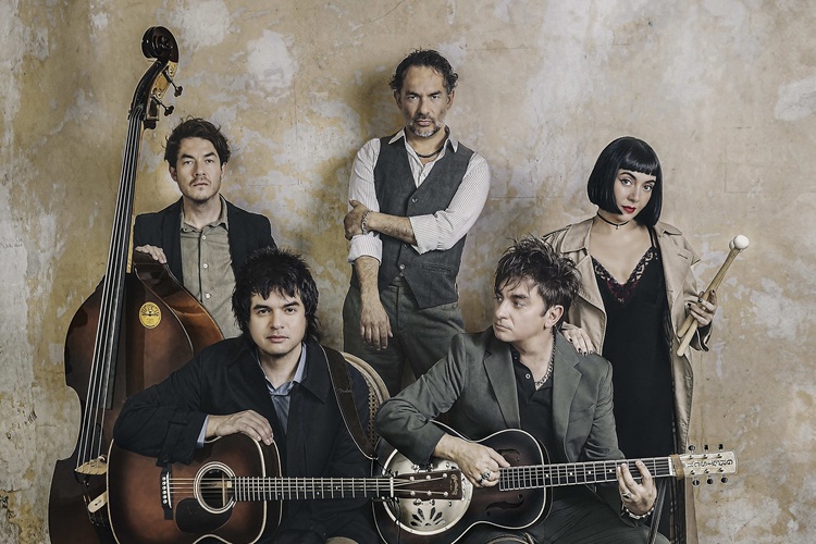 Los Bunkers: Una cita con la historia