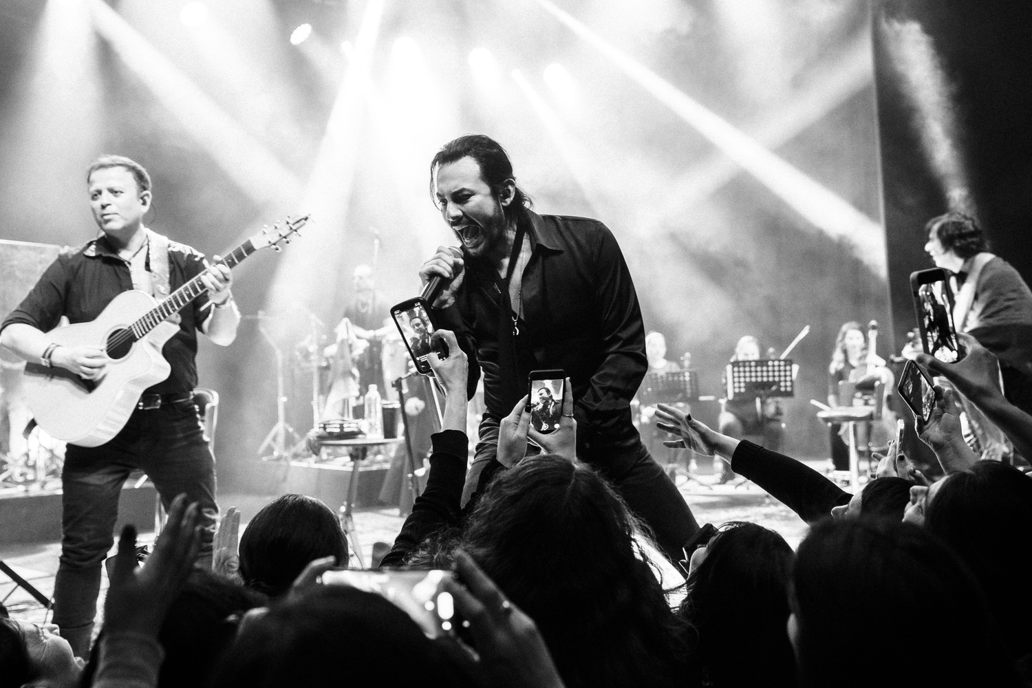 Beto Cuevas lleva su show ac�stico al Teatro Municipal