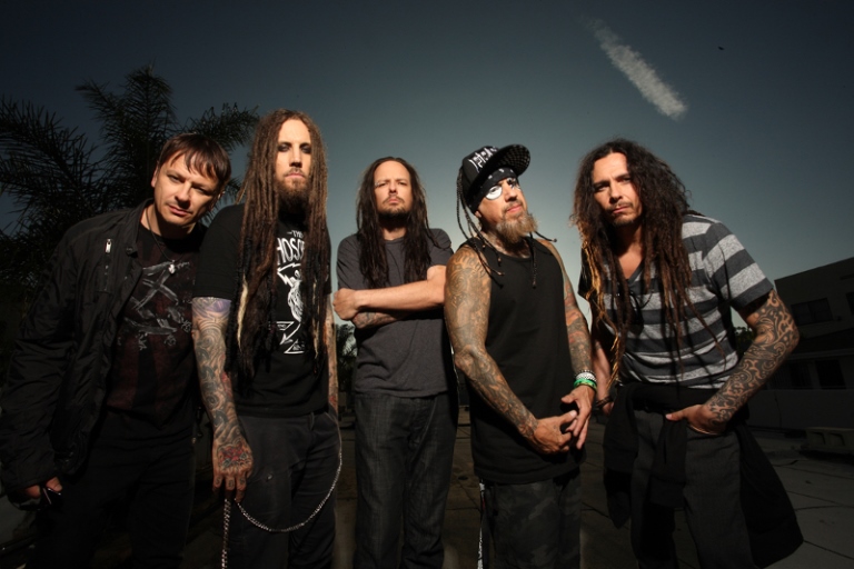 Korn: Solidez y valentía