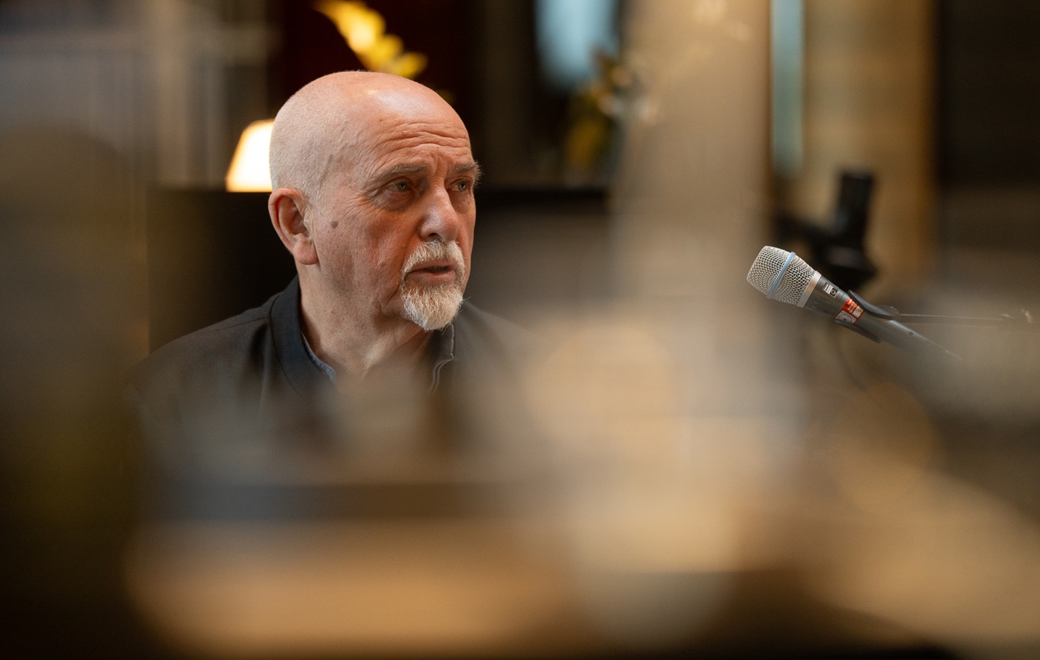 'Put the Bucket Down': Escucha lo nuevo de Peter Gabriel