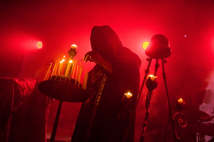 Batushka ofició su misa negra en Sala Metrónomo